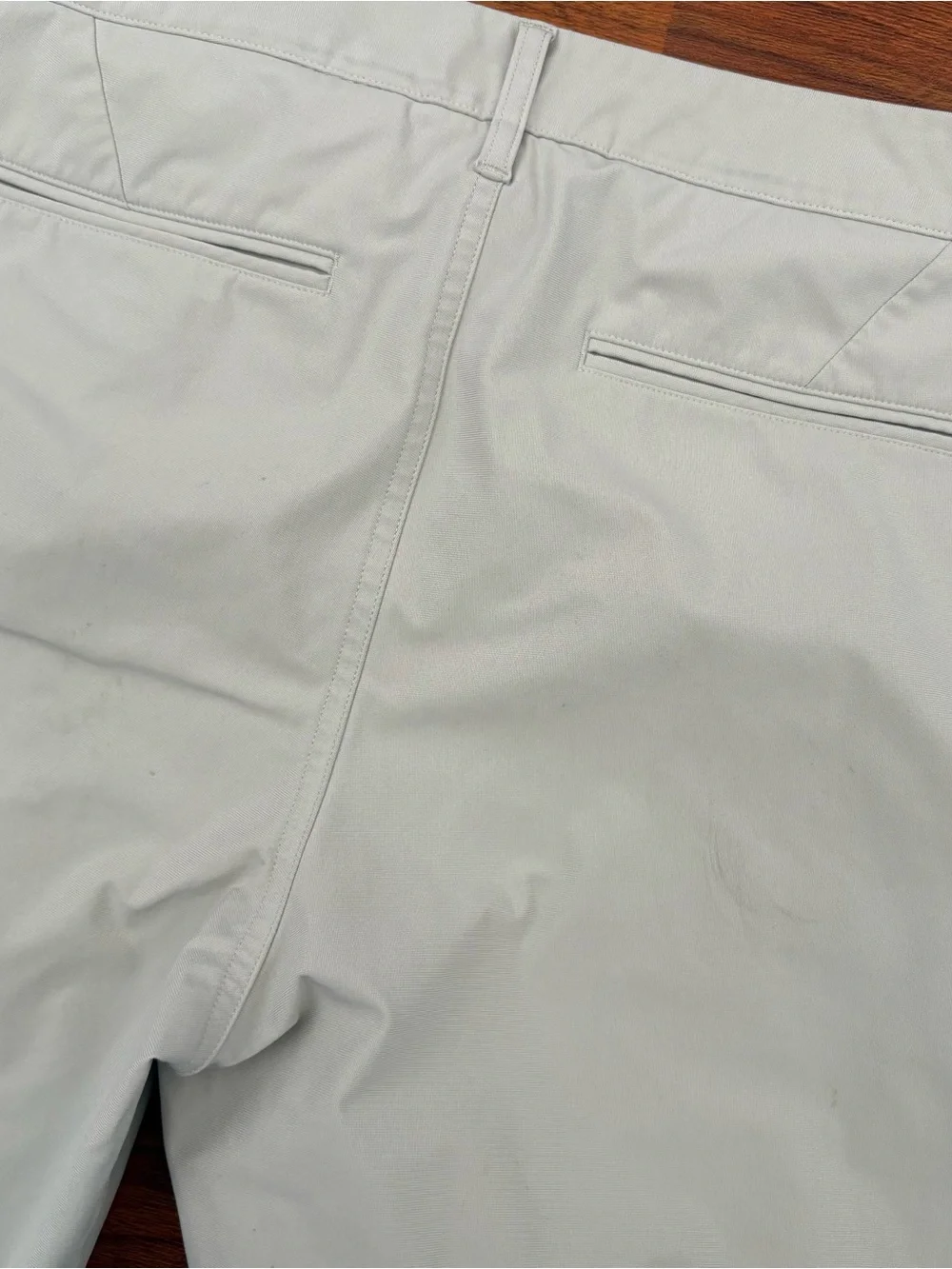 Vuori Men's Vuori Meta Cargo Short Shorts Beige Grey Size 34 Casual Comfort USA